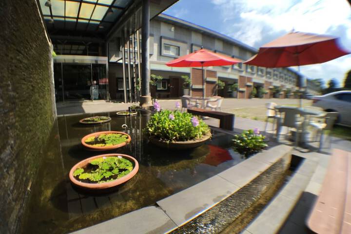 Hotel Exterior 39 of 43
