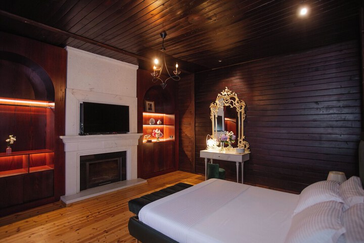 Room 6 of 34