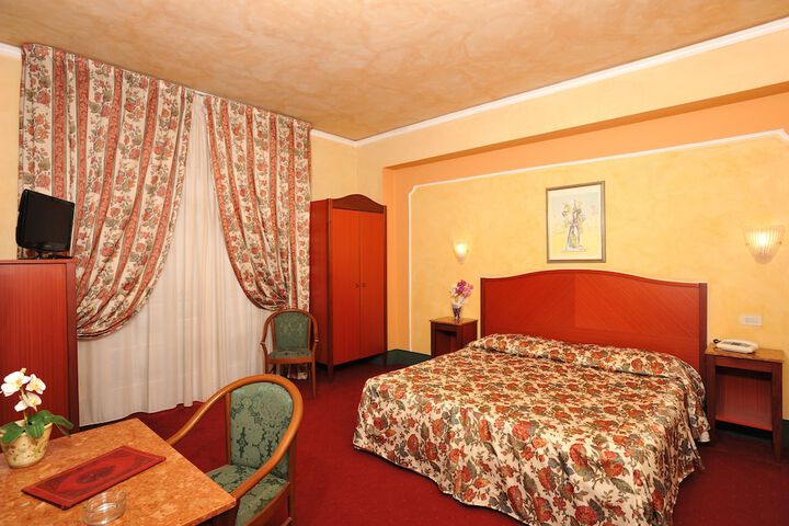 Room 14 of 48