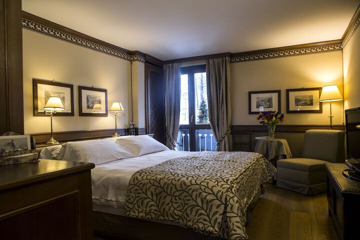 Room 4 of 62
