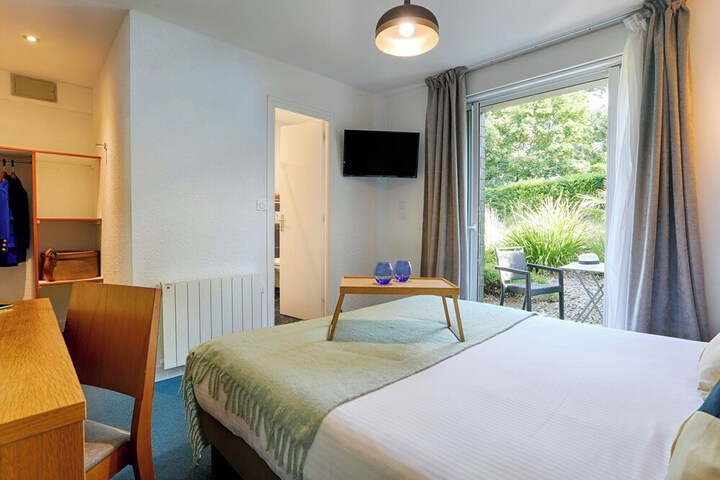 Room 107 of 191