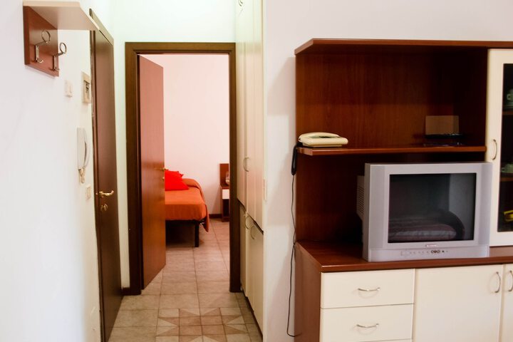 Room 4 of 41