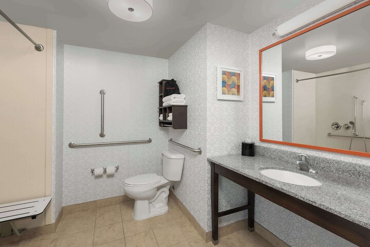 Room 18 of 28