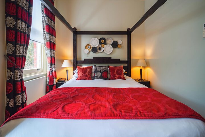 Room 32 of 61