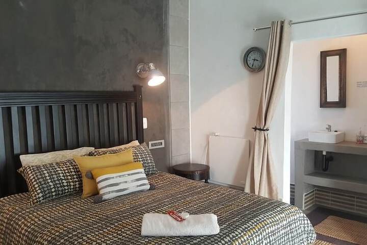 Room 11 of 24