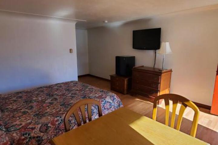 Room 2 of 3