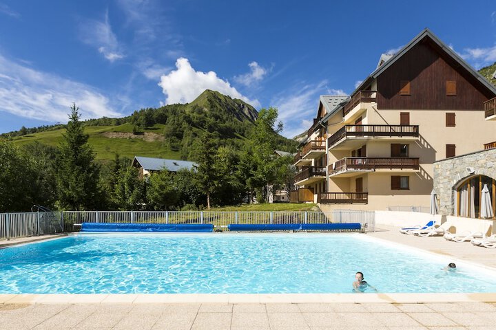 Hotel with Pool
