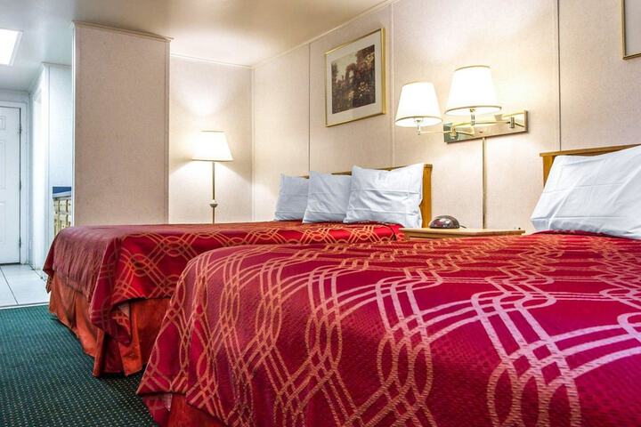 1 Queen Bed Efficiency (8 of 11)