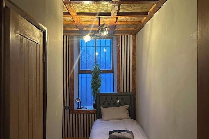 Room 3 of 20