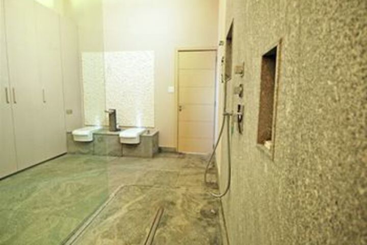 Room 3 of 39