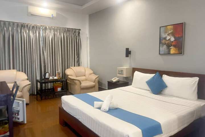 Room 32 of 100