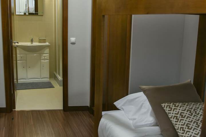 Room 29 of 80
