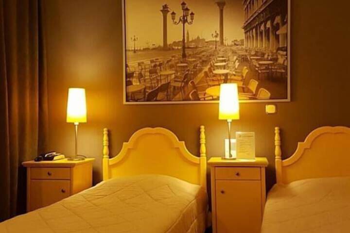 Room 22 of 48