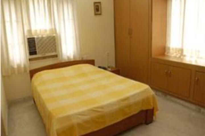 Room 1 of 6