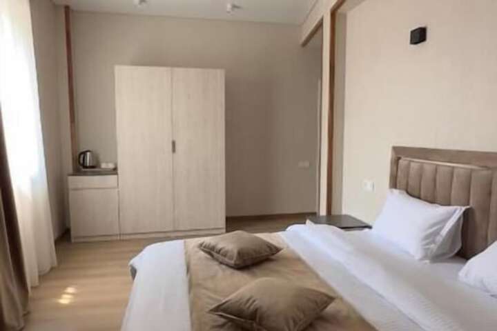 Room 13 of 43