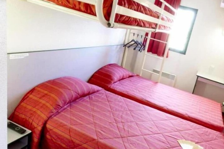 Room 2 of 35