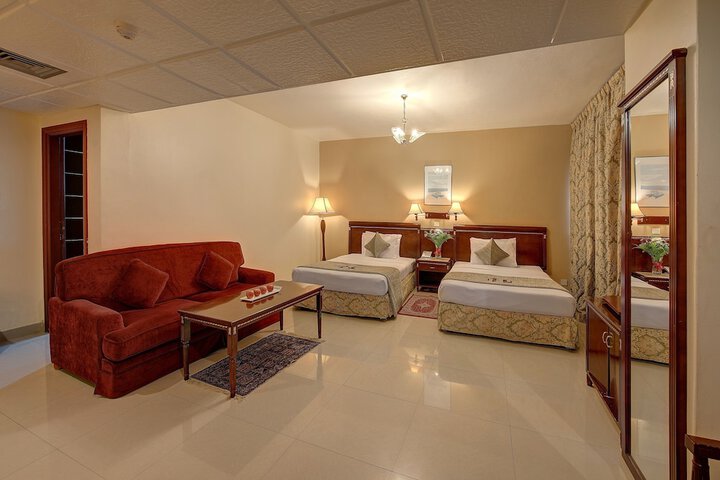 Room 10 of 33