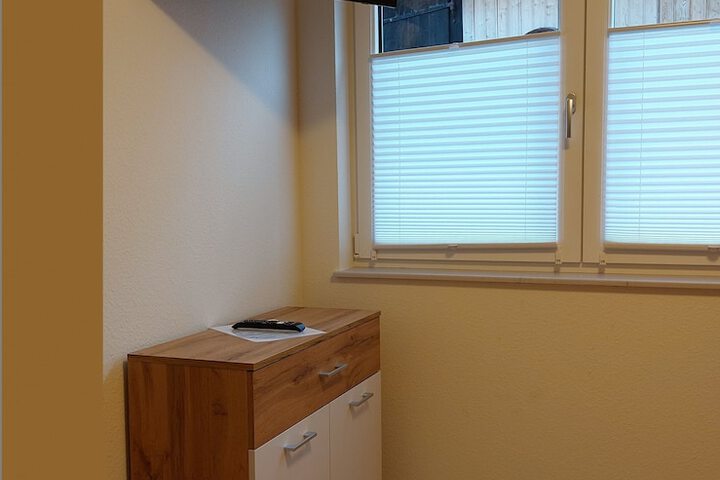 Room 9 of 50