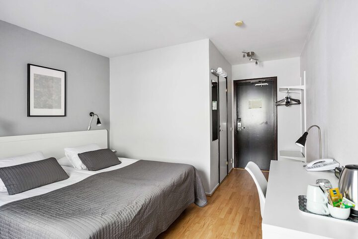 Room 28 of 91