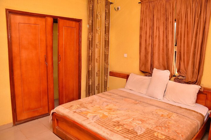 Room 12 of 37