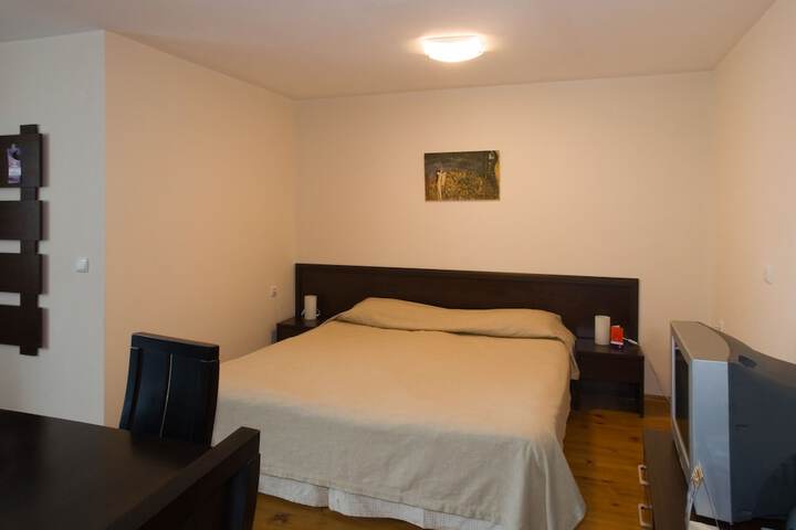 Room 6 of 17