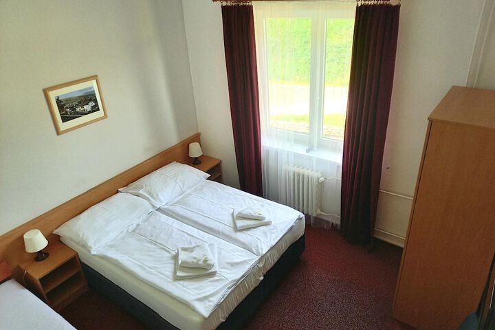 Room 10 of 28