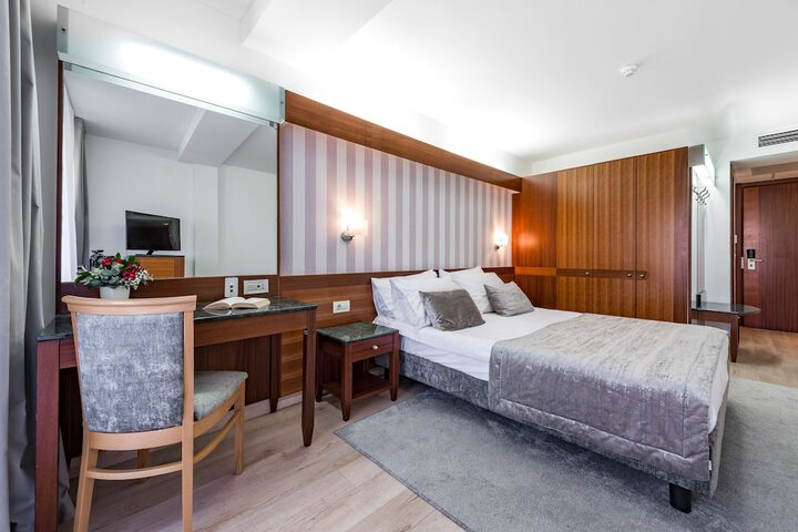 Room 15 of 73