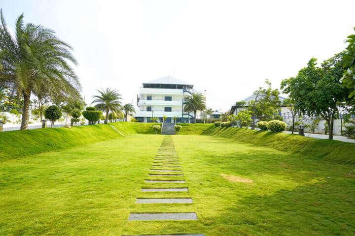 Hotel Exterior 53 of 61