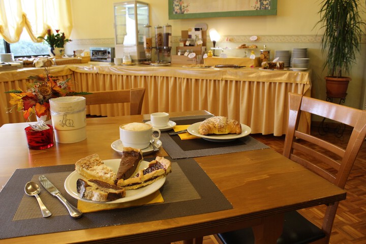 Breakfast/Coffee Service 58 of 70