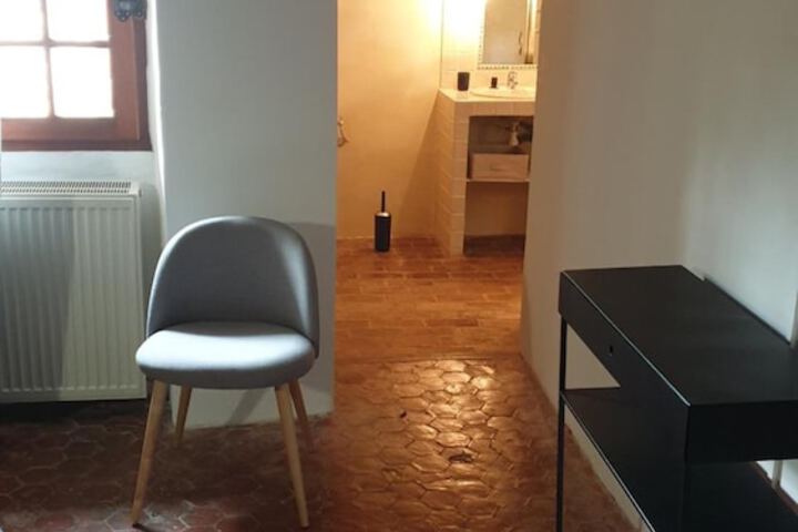 Room 16 of 38