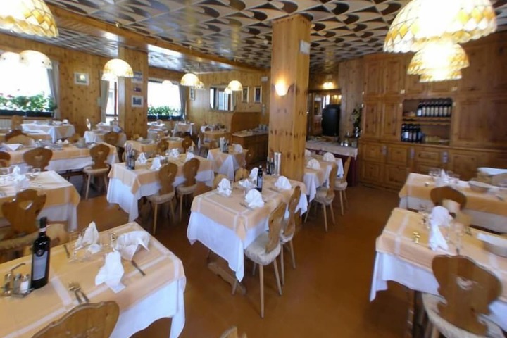 Dining 58 of 63