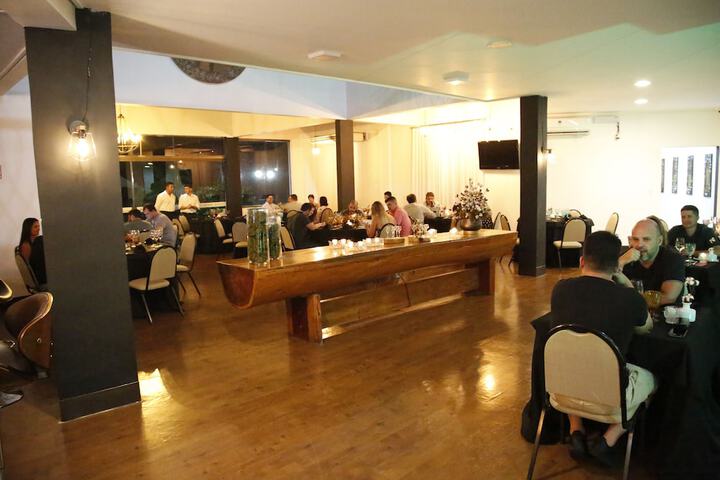 Dining 24 of 31