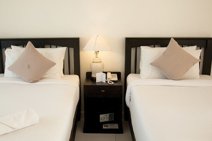 Room 10 of 42