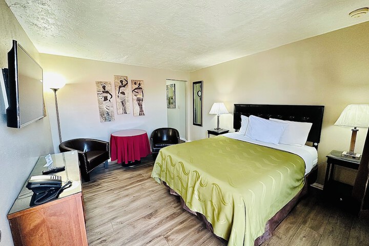 Room 14 of 40
