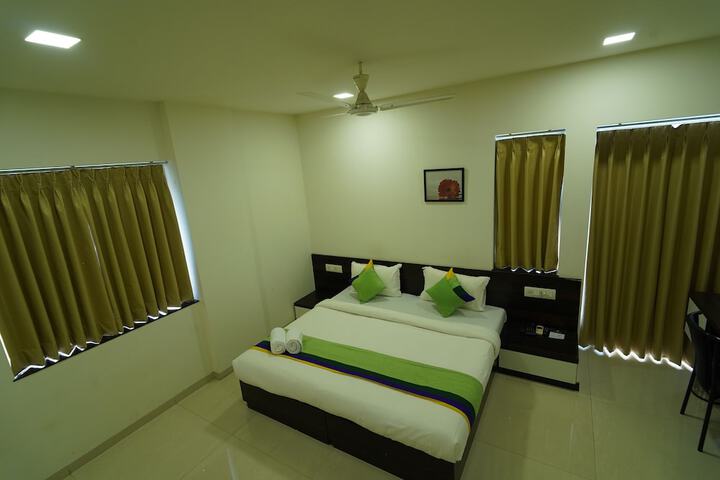 Room 2 of 16