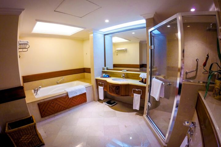 Room 30 of 84