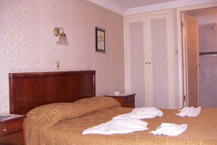 Room 17 of 51