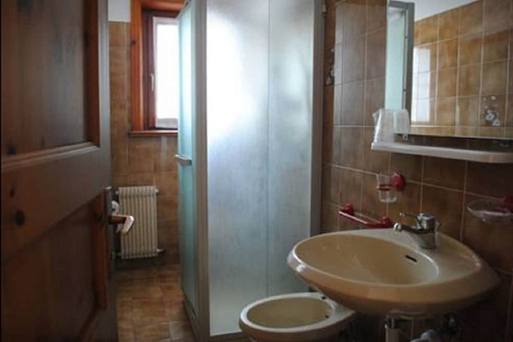 Room 8 of 24