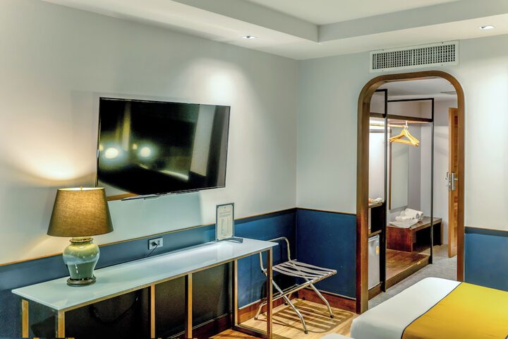 Room 14 of 64