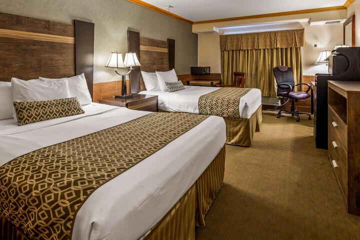 2 Queen Beds (8 of 8)