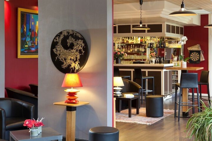 Lounge 18 of 29