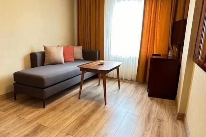 Room 10 of 14