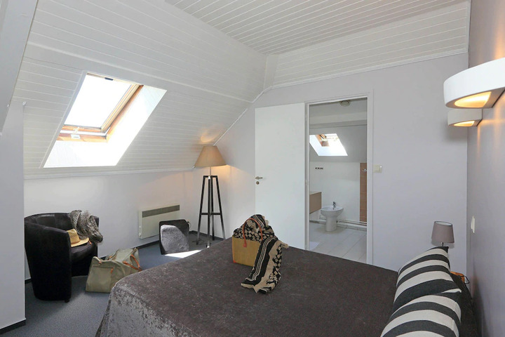 Room 8 of 8