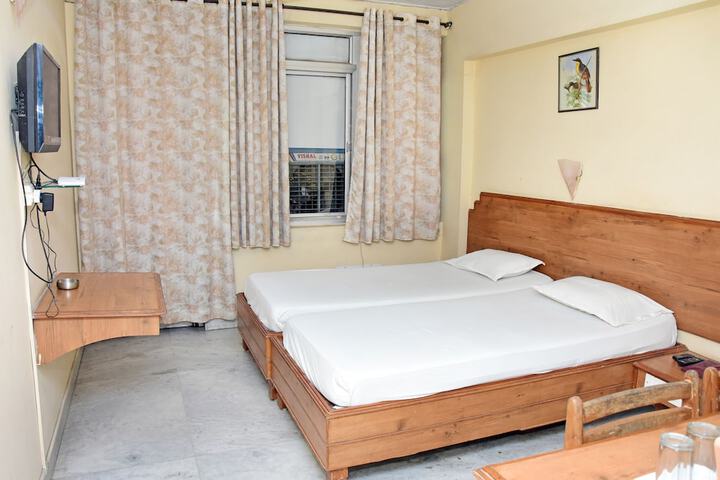 Room 9 of 48