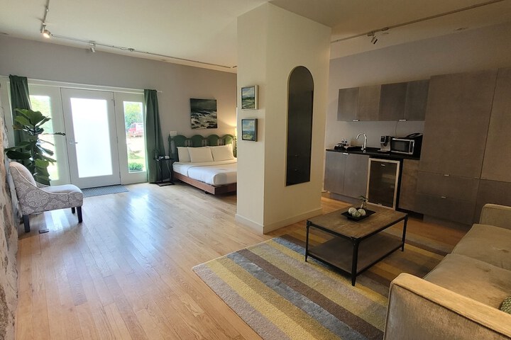 Room 33 of 91