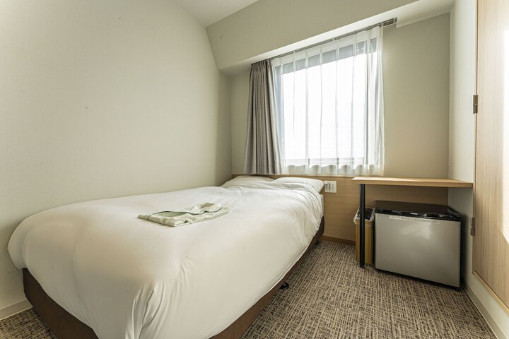Room 10 of 42