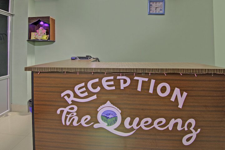 OYO 13580 THE QUEENZ