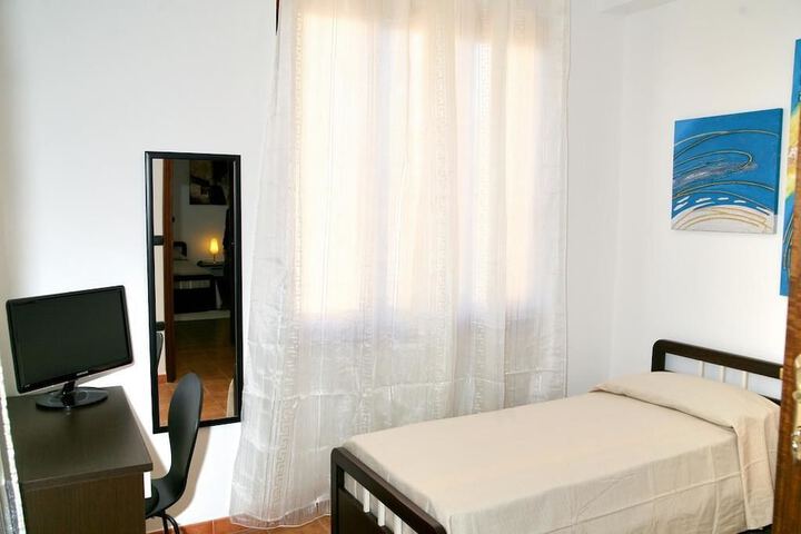 Room 6 of 38