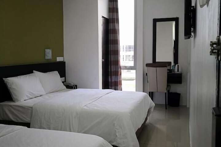 Room 17 of 33
