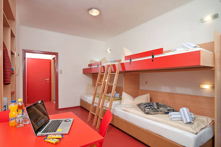 Room 6 of 40